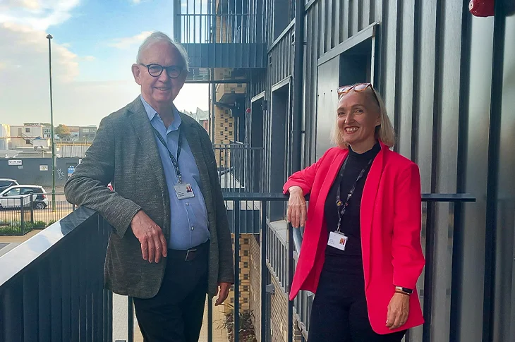 Councillor Jeremy Gardner and Councillor Becky Allinson standing on an outdoor walkway at the new homes in Ham Road, Shoreham
