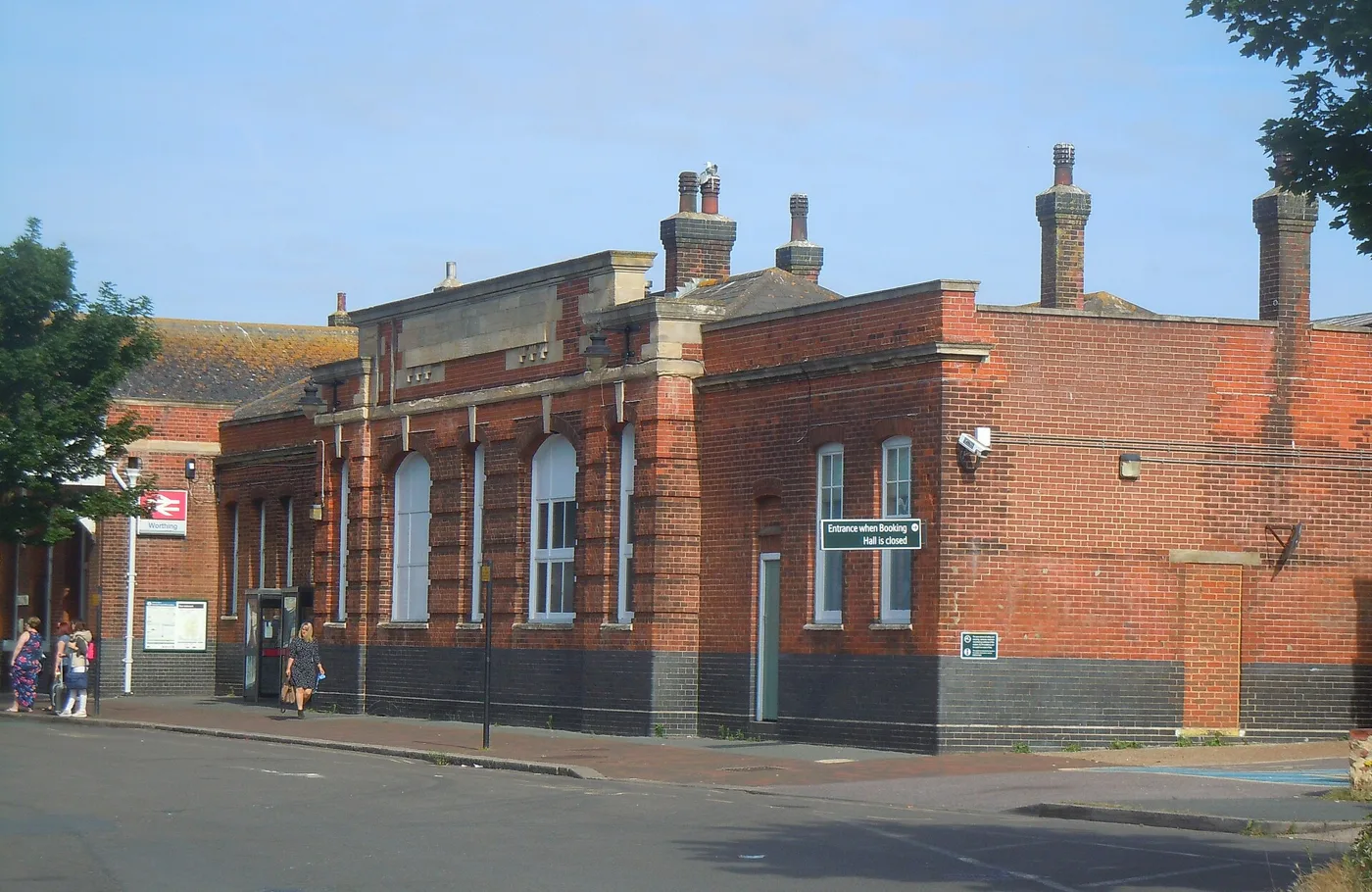 Worthing railway station. The plan would allow up to two stalls on Railway Approach.